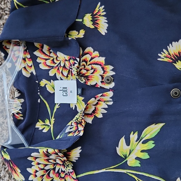 CAbi Navy Floral Button Down Shirt Size M - Picture 5 of 7